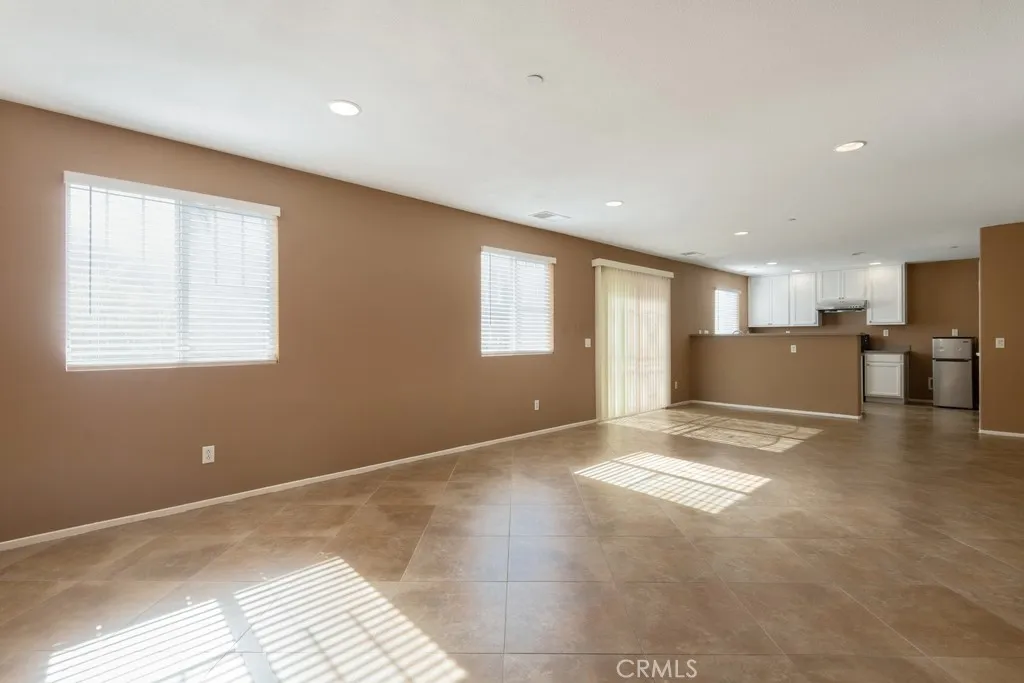 15793 Willow Drive, Fontana, California 92337 home-pic-2